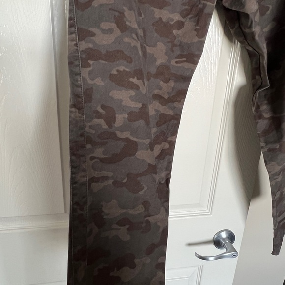 Gap muted camouflage chinos. Straight leg, no stretch. - Picture 5 of 5